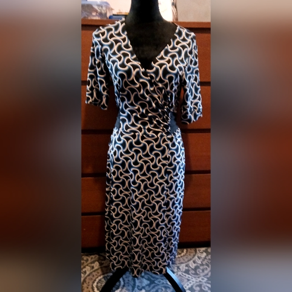 Beautiful dress by Donna Morgan - Size 10